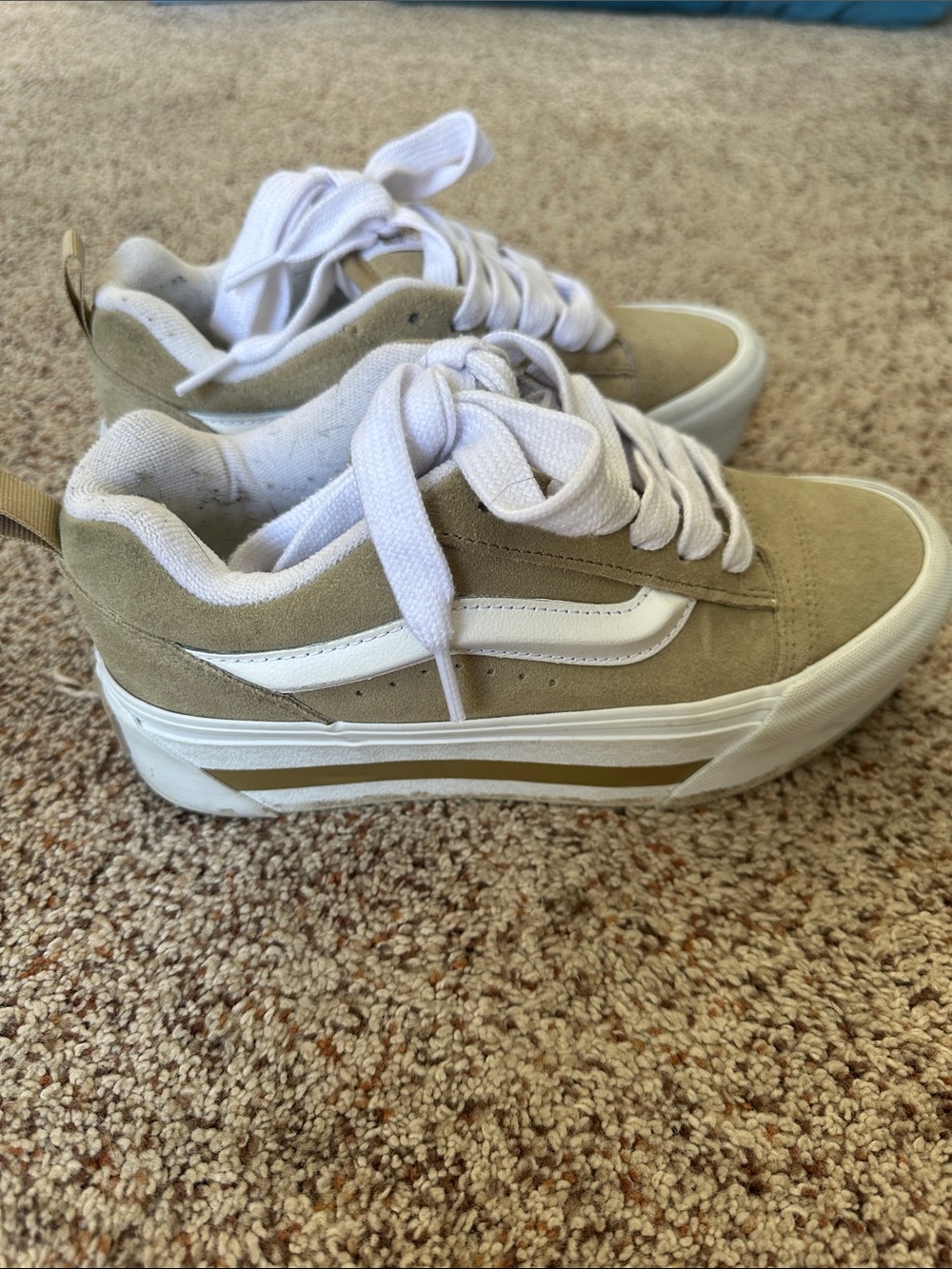 Vans Old Skool Sneakers with White Stripe
Tan suede and platform women size 7 - Picture 1 of 3